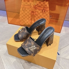 Louis Vuitton Slippers